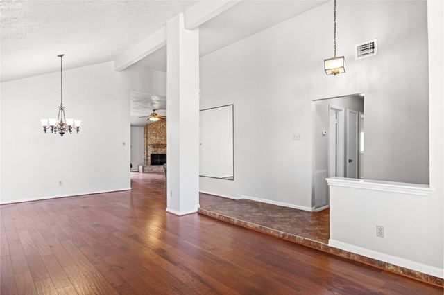 8118 Vista Del Sol Drive, Houston, TX 77083