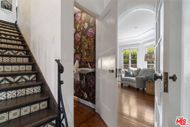 808 S Cloverdale Avenue, Los Angeles, CA 90036