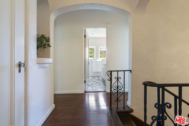808 S Cloverdale Avenue, Los Angeles, CA 90036
