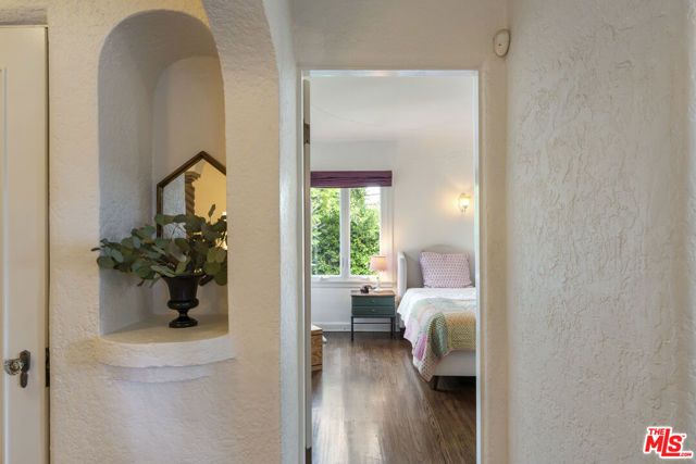808 S Cloverdale Avenue, Los Angeles, CA 90036