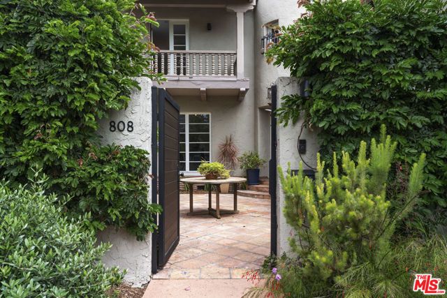 808 S Cloverdale Avenue, Los Angeles, CA 90036
