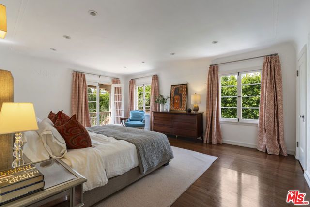 808 S Cloverdale Avenue, Los Angeles, CA 90036