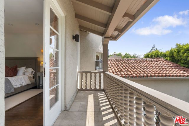 808 S Cloverdale Avenue, Los Angeles, CA 90036