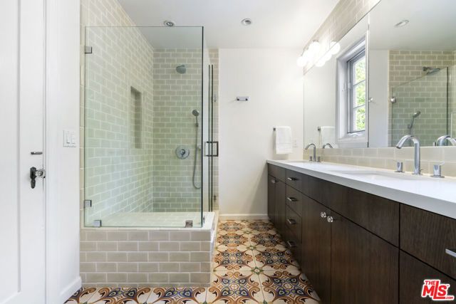 808 S Cloverdale Avenue, Los Angeles, CA 90036