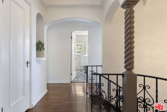 808 S Cloverdale Avenue, Los Angeles, CA 90036