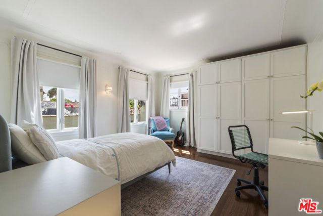 808 S Cloverdale Avenue, Los Angeles, CA 90036
