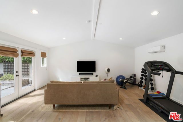 808 S Cloverdale Avenue, Los Angeles, CA 90036