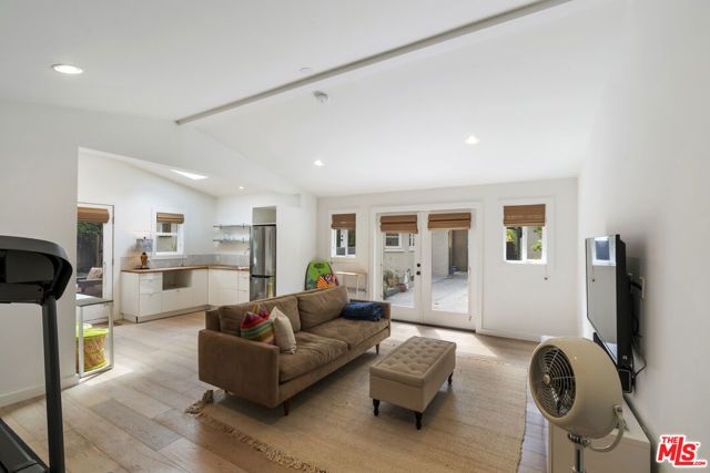 808 S Cloverdale Avenue, Los Angeles, CA 90036