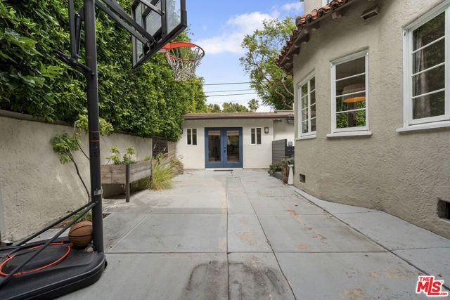 808 S Cloverdale Avenue, Los Angeles, CA 90036