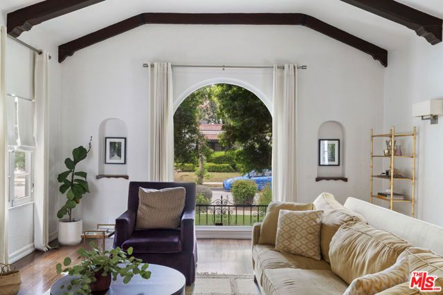 808 S Cloverdale Avenue, Los Angeles, CA 90036