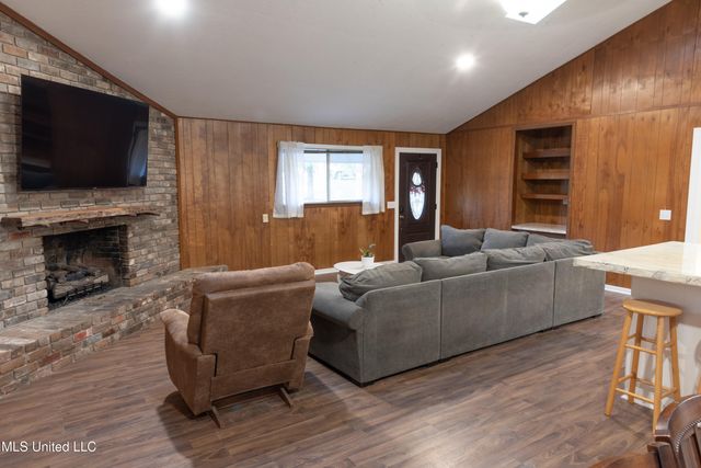 105 Country Club Road, Florence, MS 39073