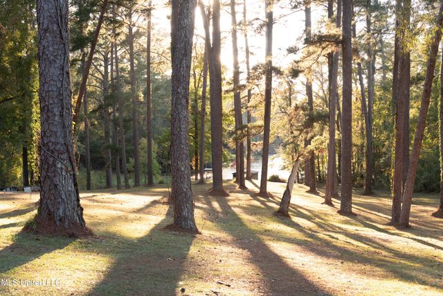 105 Country Club Road, Florence, MS 39073