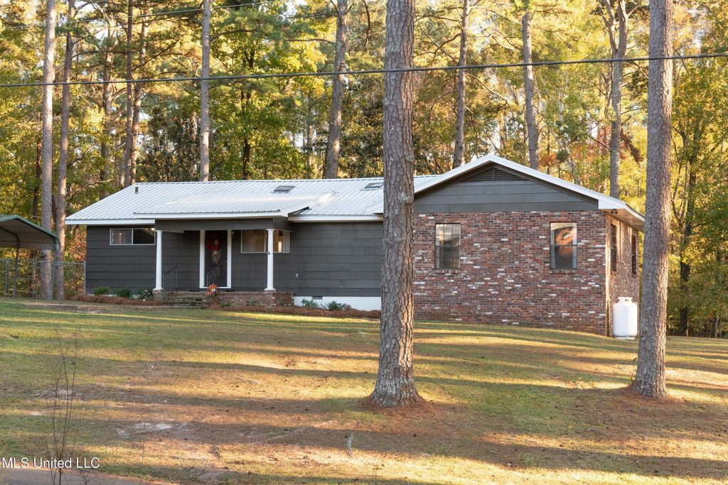 105 Country Club Road, Florence, MS 39073