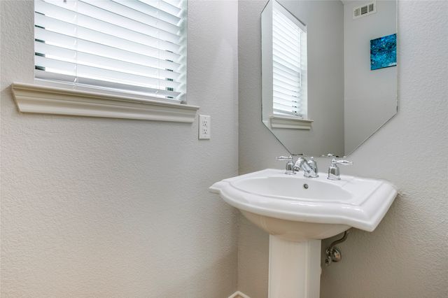 2415 Stutz Drive C, Dallas, TX 75235