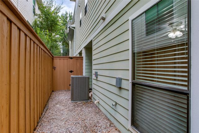 2415 Stutz Drive C, Dallas, TX 75235