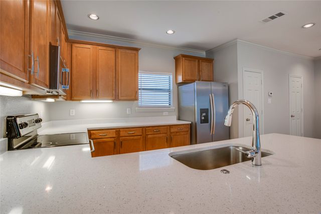 2415 Stutz Drive C, Dallas, TX 75235