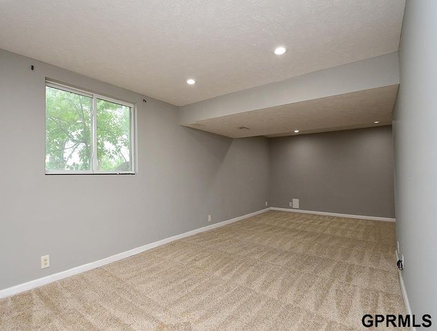 16130 Parker Street, Omaha, NE 68118