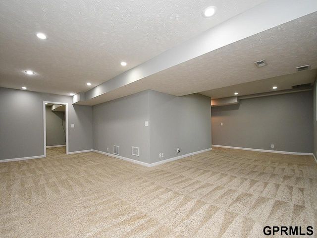 16130 Parker Street, Omaha, NE 68118