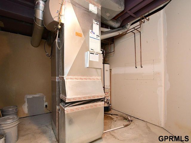 16130 Parker Street, Omaha, NE 68118