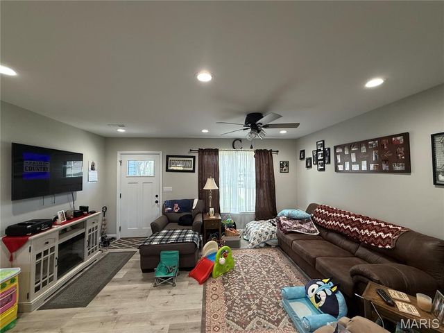 115 Holmes, Fredericktown, MO 63645