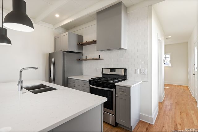 911 mesquite, San Antonio, TX 78202