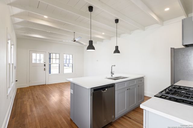 911 mesquite, San Antonio, TX 78202