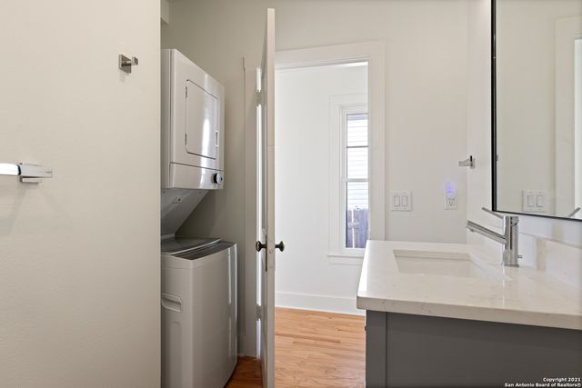 911 mesquite, San Antonio, TX 78202