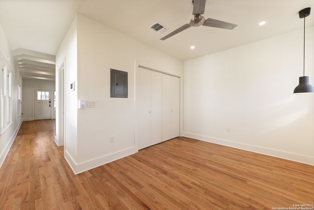 911 mesquite, San Antonio, TX 78202