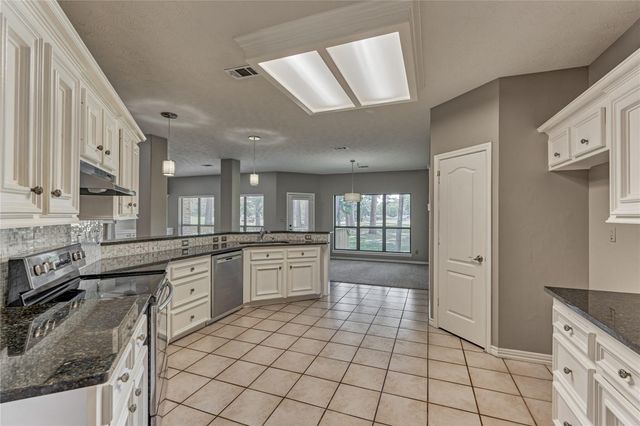 13707 Fountainview Drive, Montgomery, TX 77356