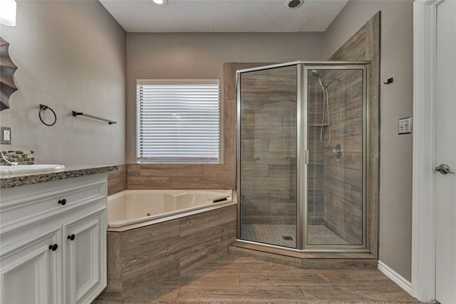 13707 Fountainview Drive, Montgomery, TX 77356