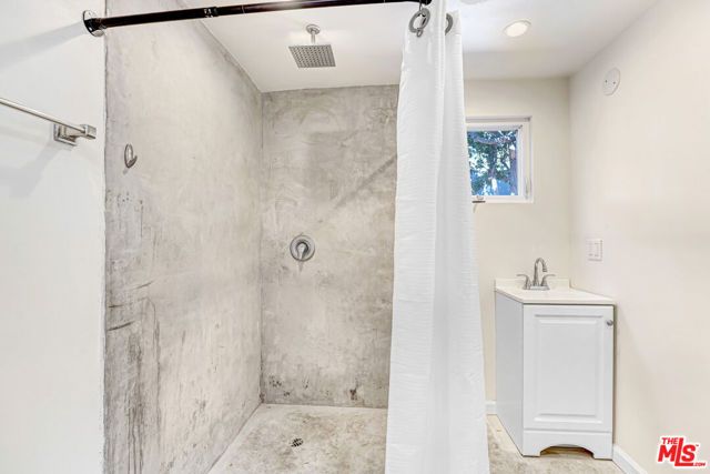 5129 Overland Avenue, Culver City, CA 90230