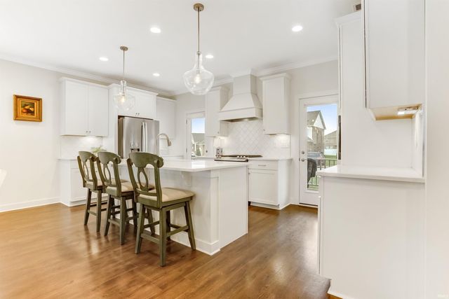 5498 Abbe Wood Drive, Newburgh, IN 47630