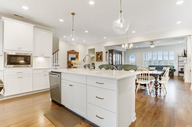 5498 Abbe Wood Drive, Newburgh, IN 47630