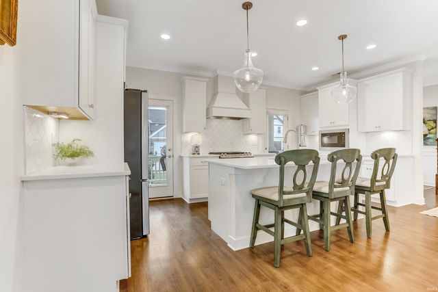 5498 Abbe Wood Drive, Newburgh, IN 47630