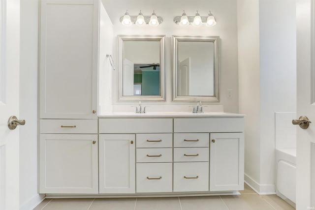 5498 Abbe Wood Drive, Newburgh, IN 47630