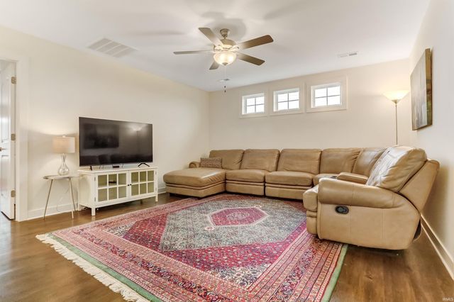 5498 Abbe Wood Drive, Newburgh, IN 47630