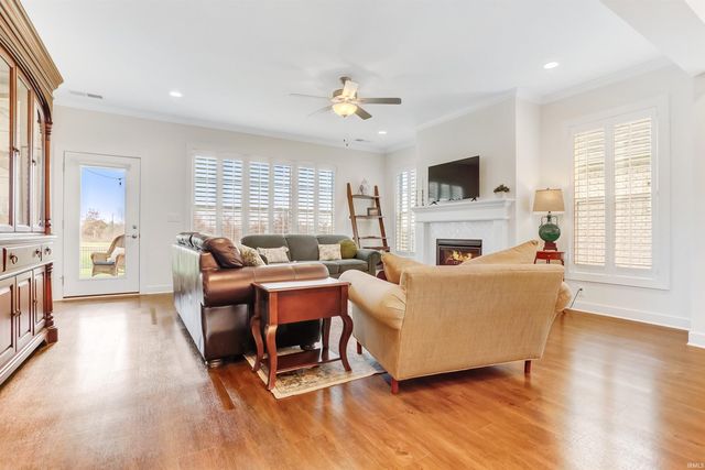 5498 Abbe Wood Drive, Newburgh, IN 47630