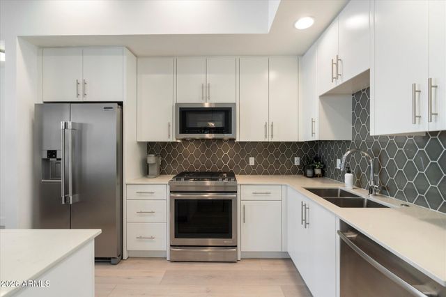 7300 E EARLL Drive 2008, Scottsdale, AZ 85251