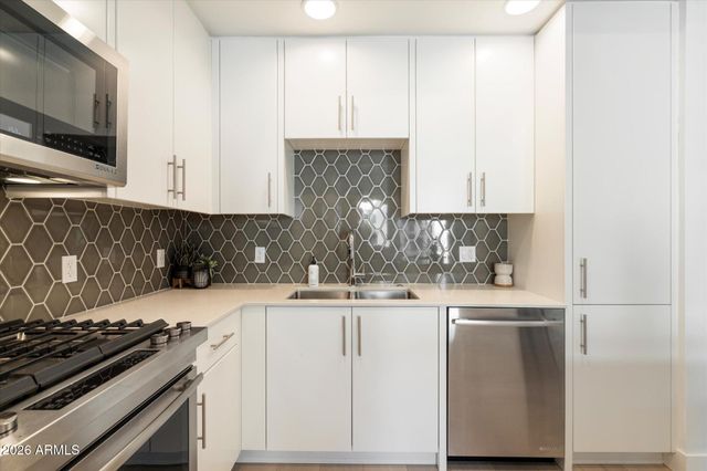 7300 E EARLL Drive 2008, Scottsdale, AZ 85251