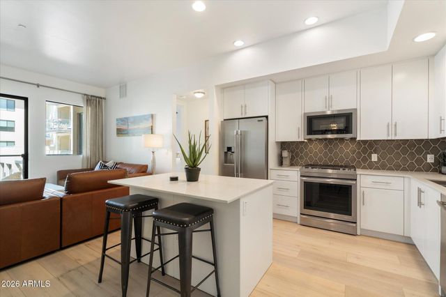 7300 E EARLL Drive 2008, Scottsdale, AZ 85251