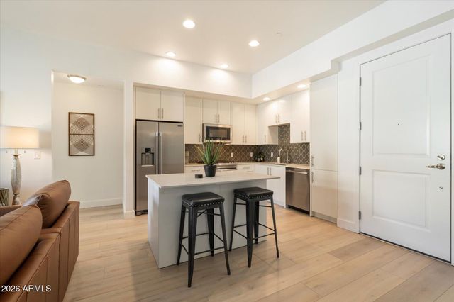 7300 E EARLL Drive 2008, Scottsdale, AZ 85251