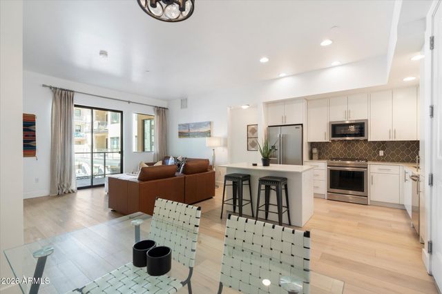 7300 E EARLL Drive 2008, Scottsdale, AZ 85251