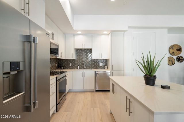 7300 E EARLL Drive 2008, Scottsdale, AZ 85251