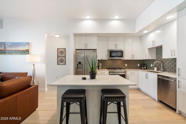 7300 E EARLL Drive 2008, Scottsdale, AZ 85251