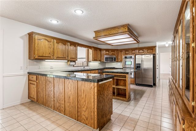 7665 W Wedington Drive, Fayetteville, AR 72704