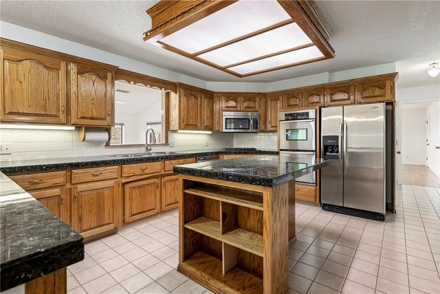 7665 W Wedington Drive, Fayetteville, AR 72704
