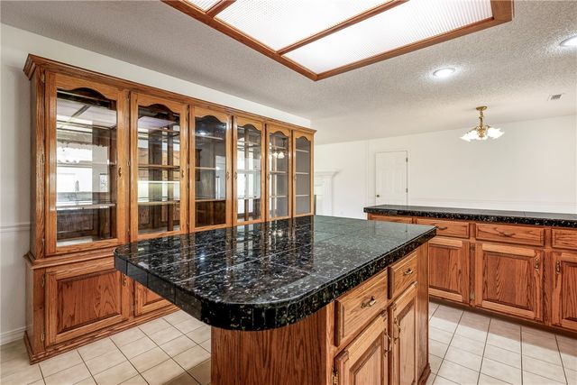 7665 W Wedington Drive, Fayetteville, AR 72704