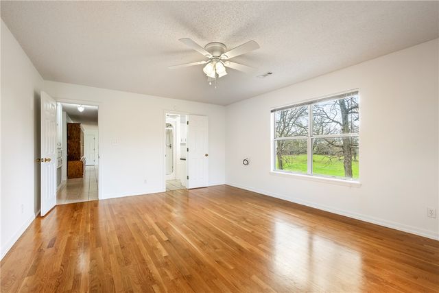 7665 W Wedington Drive, Fayetteville, AR 72704