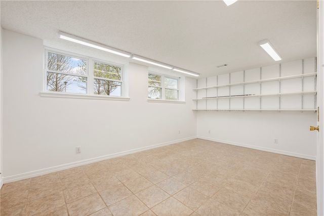 7665 W Wedington Drive, Fayetteville, AR 72704