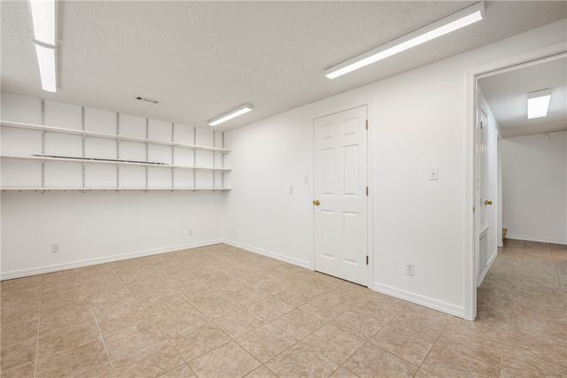 7665 W Wedington Drive, Fayetteville, AR 72704